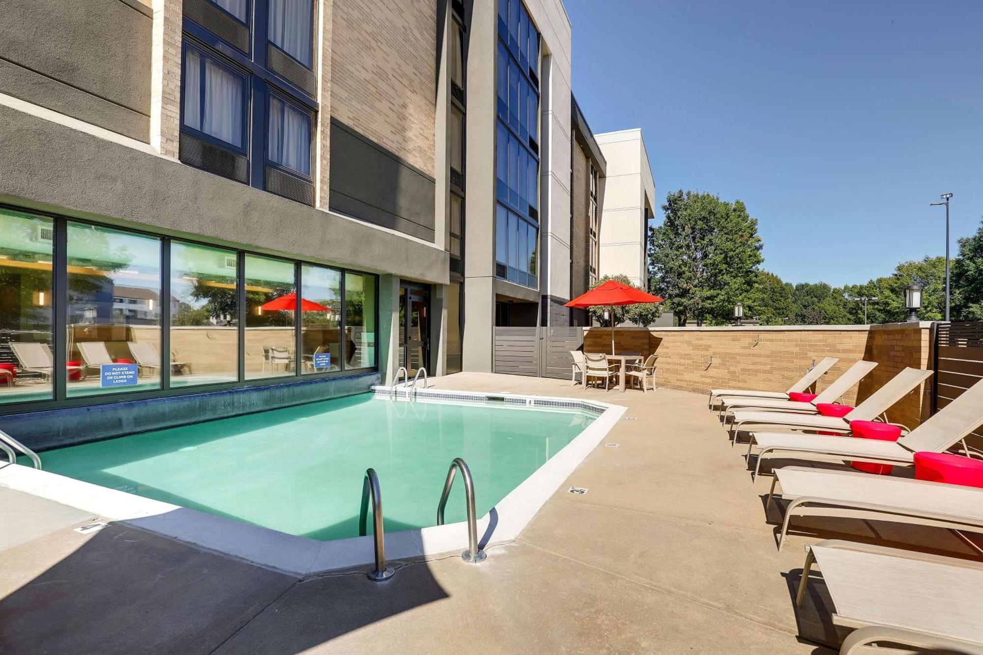 Drury Inn & Suites Charlotte University Place Dış mekan fotoğraf