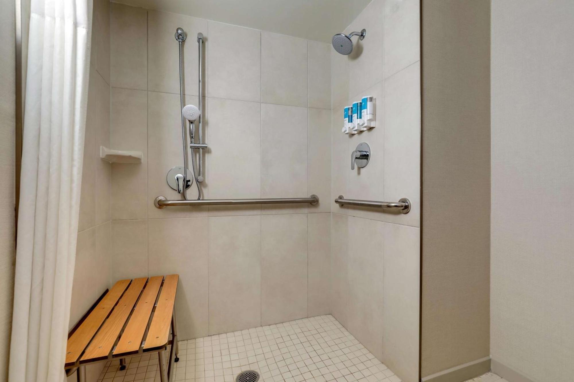 Drury Inn & Suites Charlotte University Place Dış mekan fotoğraf