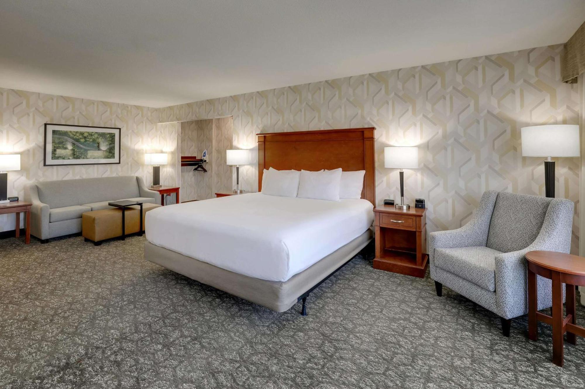 Drury Inn & Suites Charlotte University Place Dış mekan fotoğraf