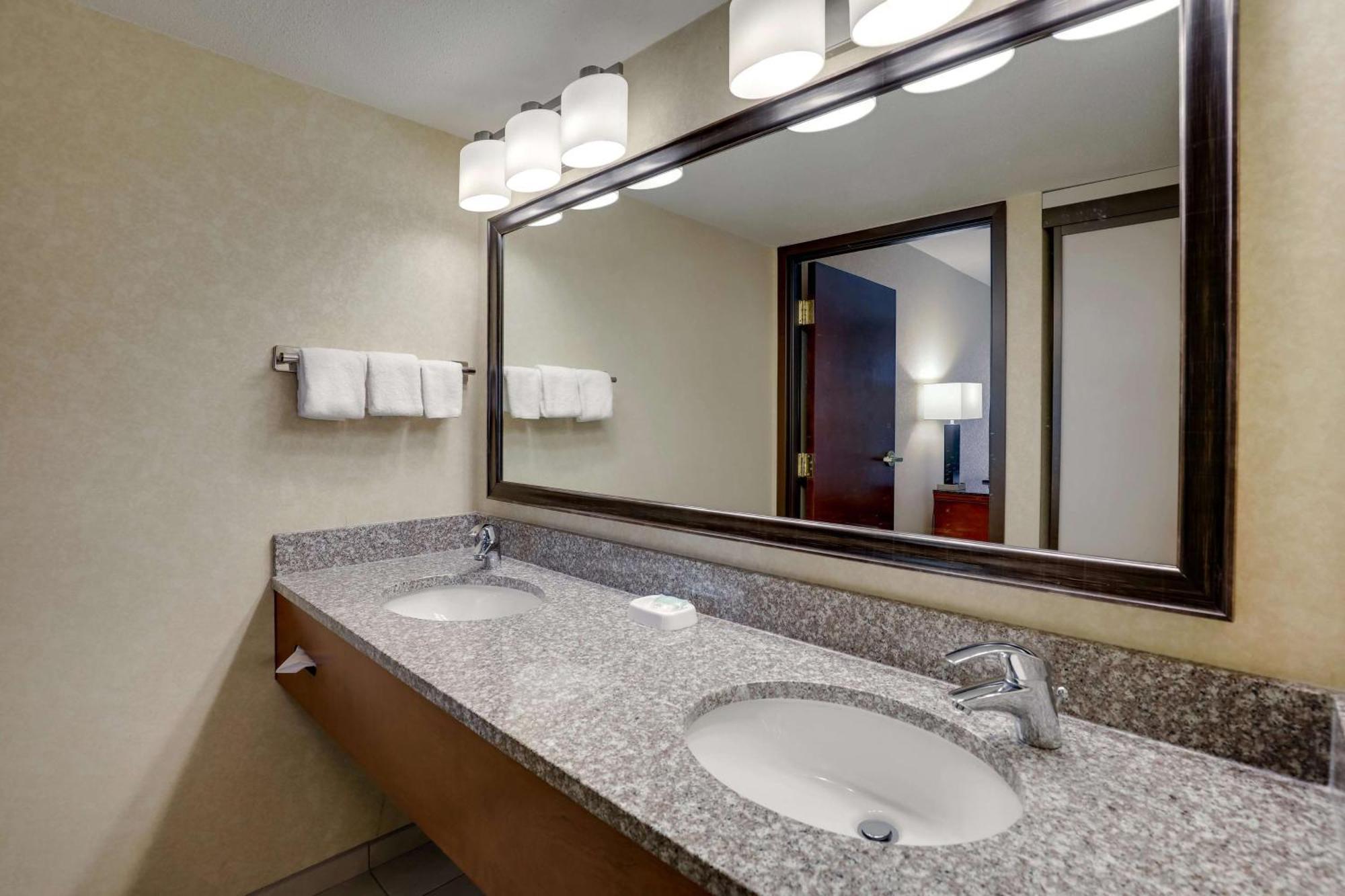 Drury Inn & Suites Charlotte University Place Dış mekan fotoğraf
